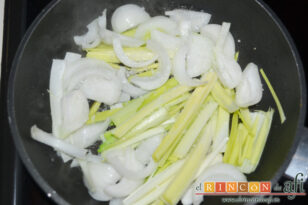 Papillote de lubina de ración con verduras, ponerlos a dorar