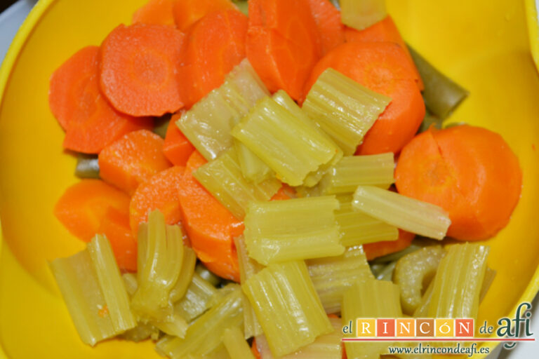 Guiso de garbanzos con verduras, receta paso a paso