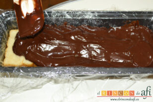 Bizcocho borracho de chocolate, receta paso a paso