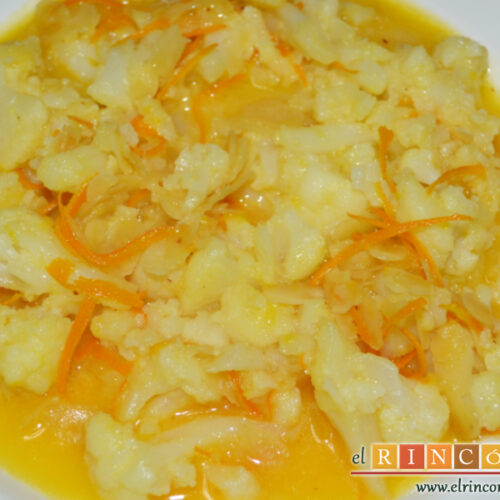 Coliflor con naranja, almendras y miel