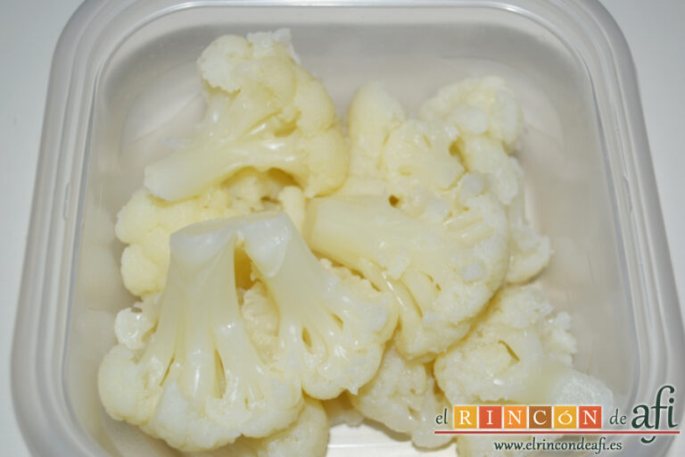 Coliflor con naranja, almendras y miel, receta paso a paso