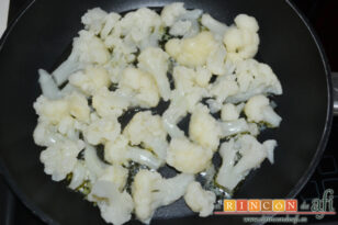 Coliflor con naranja, almendras y miel, receta paso a paso