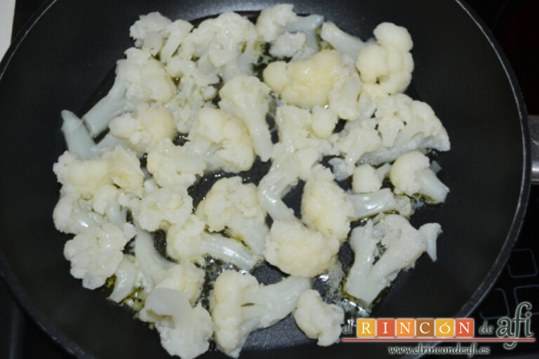 Coliflor con naranja, almendras y miel, receta paso a paso