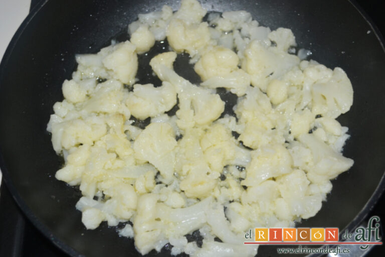 Coliflor con naranja, almendras y miel, receta paso a paso