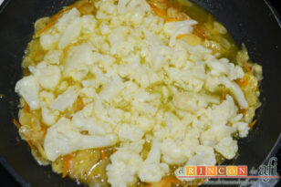 Coliflor con naranja, almendras y miel, receta paso a paso