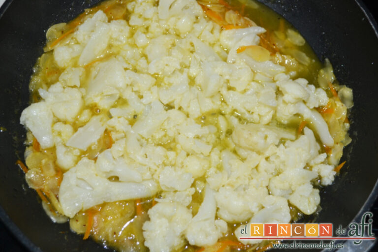 Coliflor con naranja, almendras y miel, receta paso a paso
