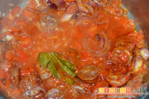 Guiso de papas con chorizo y fideos, receta paso a paso