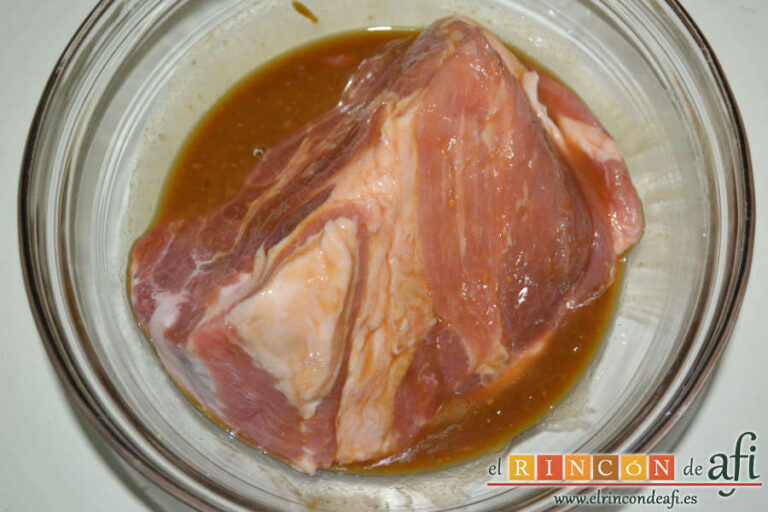 Bondiola al horno con batata y cebollitas canarias asadas, receta paso a paso
