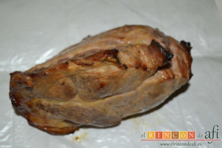 Bondiola al horno con batata y cebollitas canarias asadas, receta paso a paso