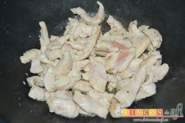 Espaguetis con pollo y verduras al estilo chino, receta paso a paso