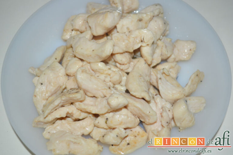 Espaguetis con pollo y verduras al estilo chino, receta paso a paso