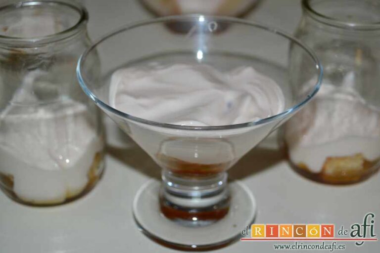 Trifle de manzana, crema de yogur y queso, miel y nueces, receta paso a paso