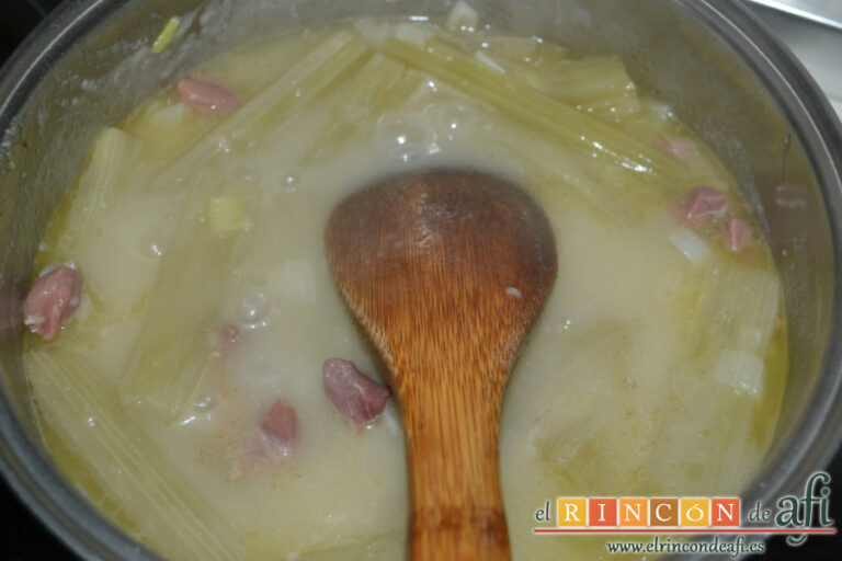 Cardo a la navarra, receta paso a paso