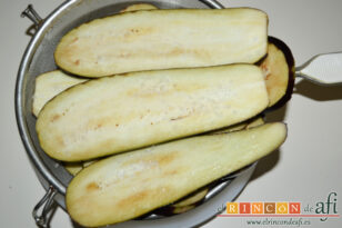 Mini pizzas de berenjena con huevo frito, receta paso a paso
