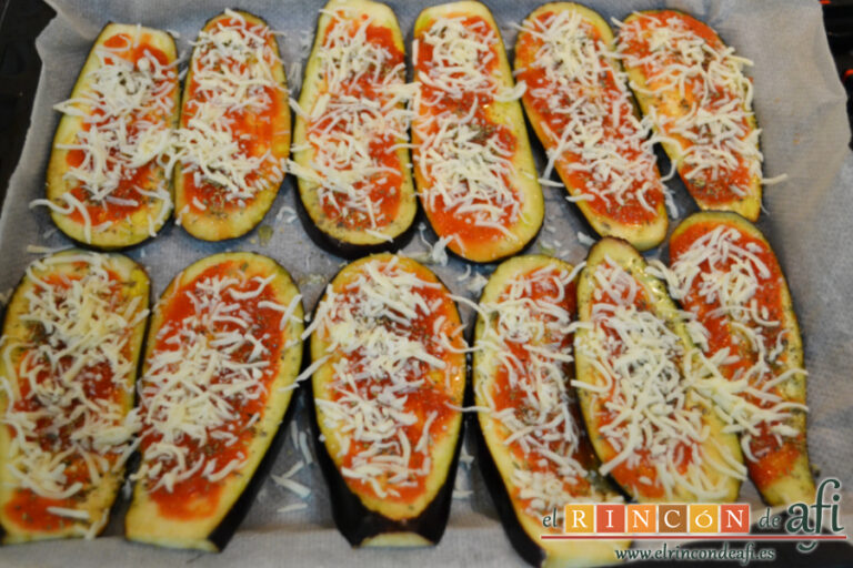 Mini pizzas de berenjena con huevo frito, receta paso a paso