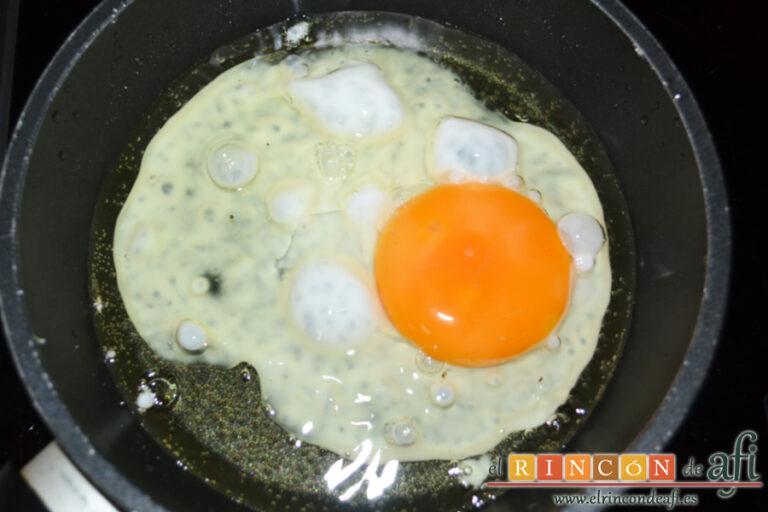 Mini pizzas de berenjena con huevo frito, receta paso a paso