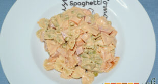 Farfalle tricolor con salsa de queso mascarpone