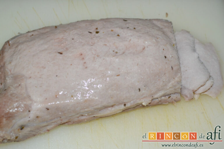 Lomo de cerdo a la sal con papas panaderas, preparación paso a paso