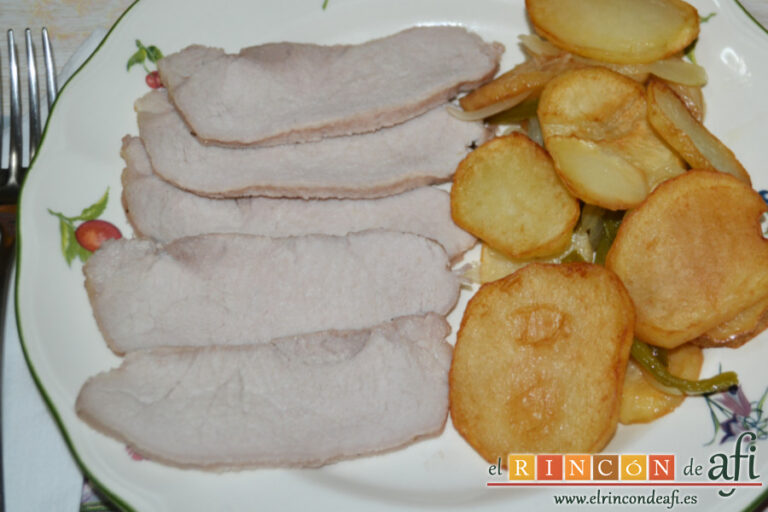 Lomo de cerdo a la sal con papas panaderas, sugerencia de presentación