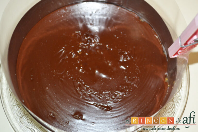 Pastel de chocolate y mousse de turrón, receta paso a paso