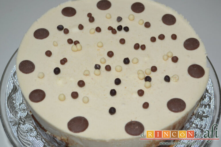 Pastel de chocolate y mousse de turrón, sugerencia de presentación