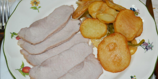Lomo de cerdo a la sal con papas panaderas