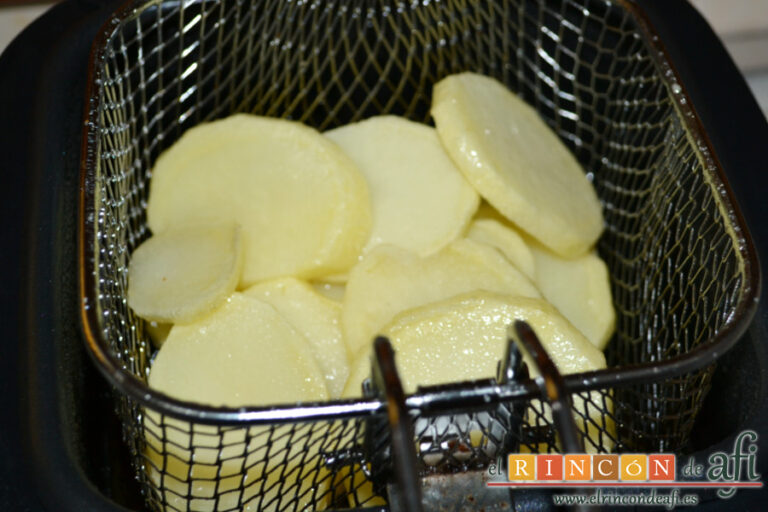 Lomo de cerdo a la sal con papas panaderas, preparación paso a paso