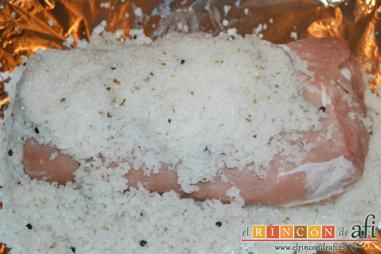 Lomo de cerdo a la sal con papas panaderas, preparación paso a paso