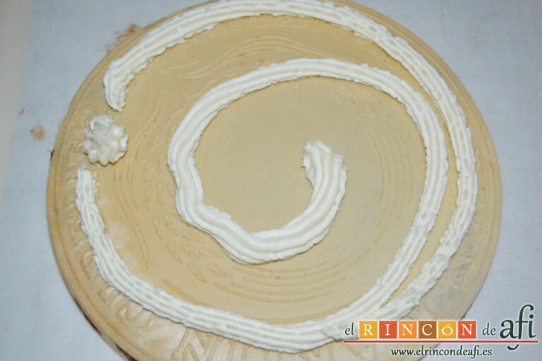 Tarta de obleas con Nutella y nata, paso a paso