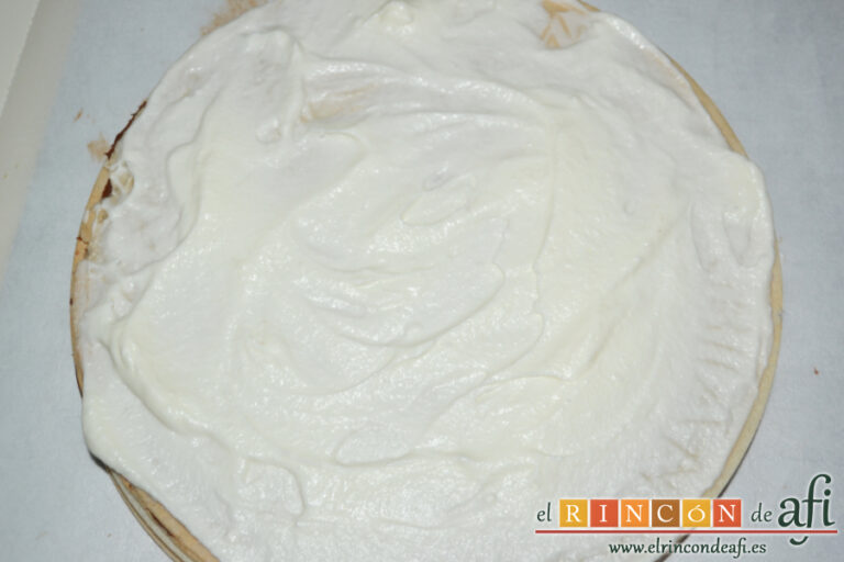 Tarta de obleas con Nutella y nata, paso a paso