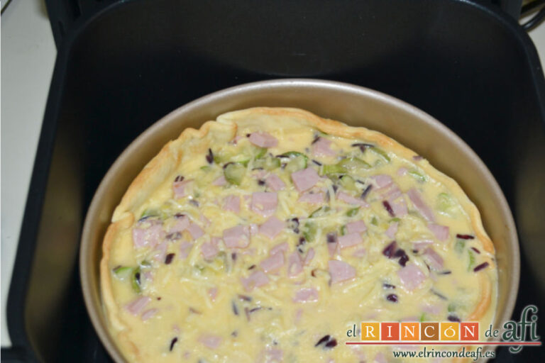 Quiche de jamón de pavo y calabacinos en airfryer, paso a paso
