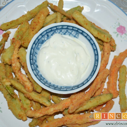 Palitos de verduras y salsa de yogur