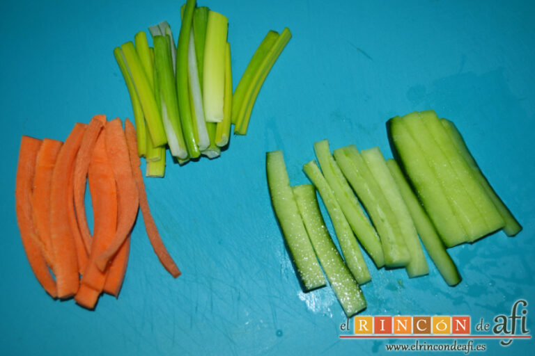 Palitos de verduras y salsa de yogur, receta paso a paso