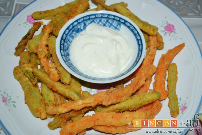 Palitos de verduras y salsa de yogur, sugerencia de presentación