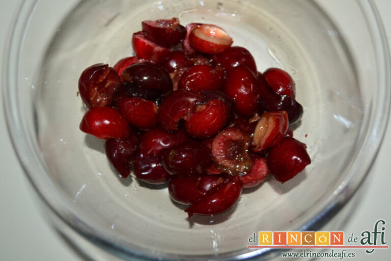 Postre de crema de yogur con frutas, receta paso a paso