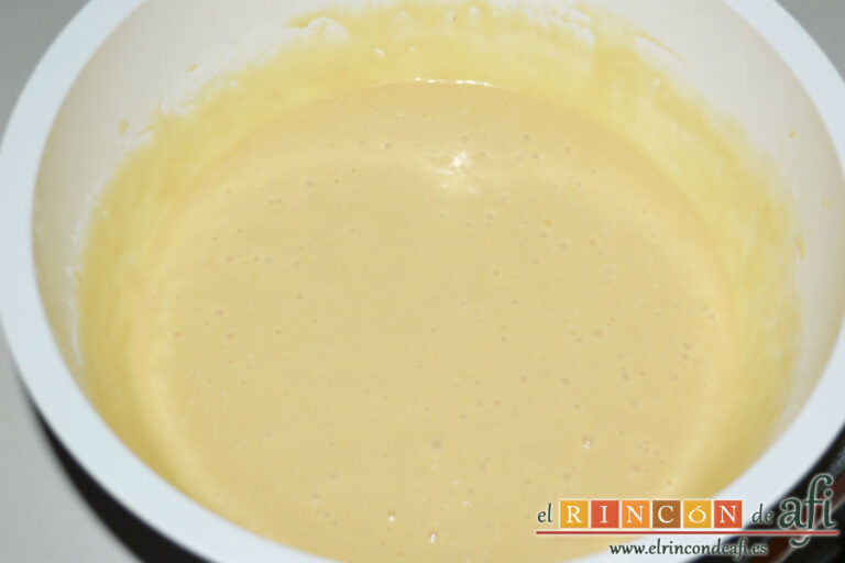 Bizcocho de manzana con leche condensada, receta paso a paso