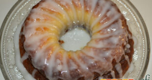 Bizcocho de yogurt 1,2,3 tipo bundt con glaseado de limón en airfryer