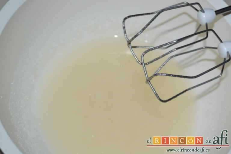 Bizcocho de yogurt 1,2,3 tipo bundt con glaseado de limón en airfryer, receta paso a paso