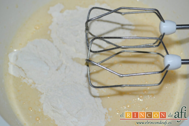 Bizcocho de yogurt 1,2,3 tipo bundt con glaseado de limón en airfryer, receta paso a paso