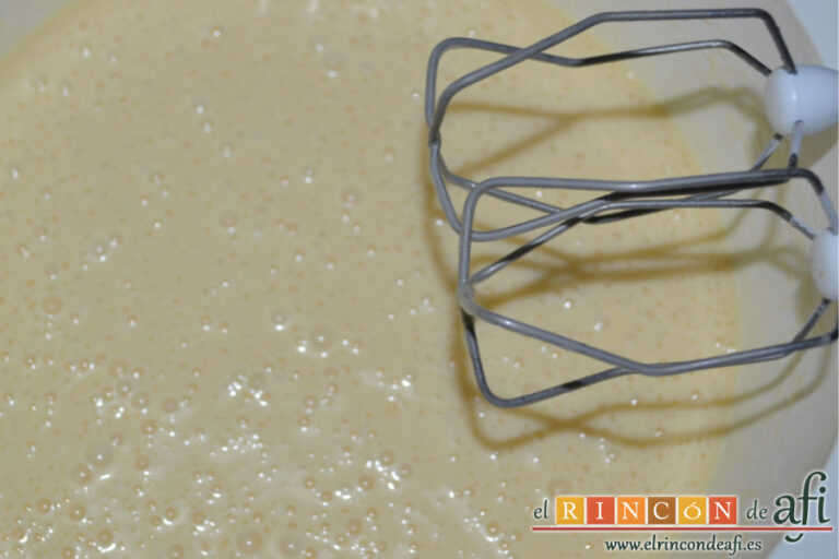 Bizcocho de yogurt 1,2,3 tipo bundt con glaseado de limón en airfryer, receta paso a paso
