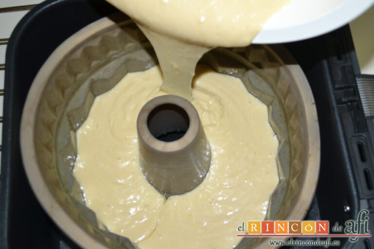 Bizcocho de yogurt 1,2,3 tipo bundt con glaseado de limón en airfryer, receta paso a paso