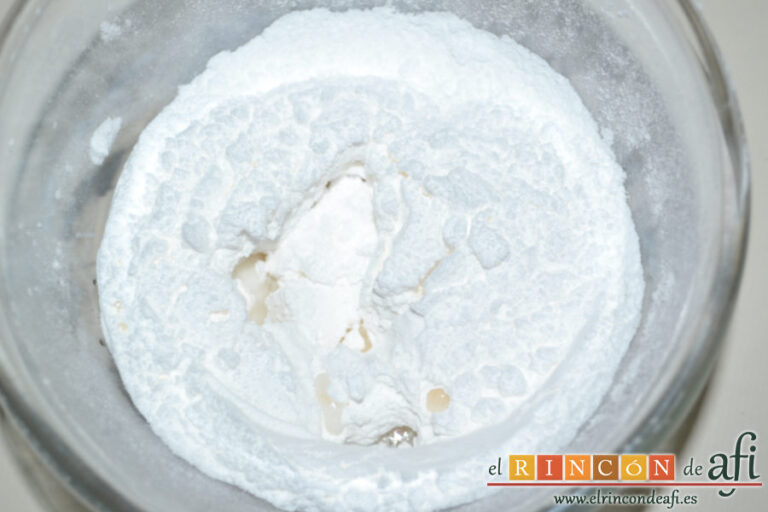 Bizcocho de yogurt 1,2,3 tipo bundt con glaseado de limón en airfryer, receta paso a paso